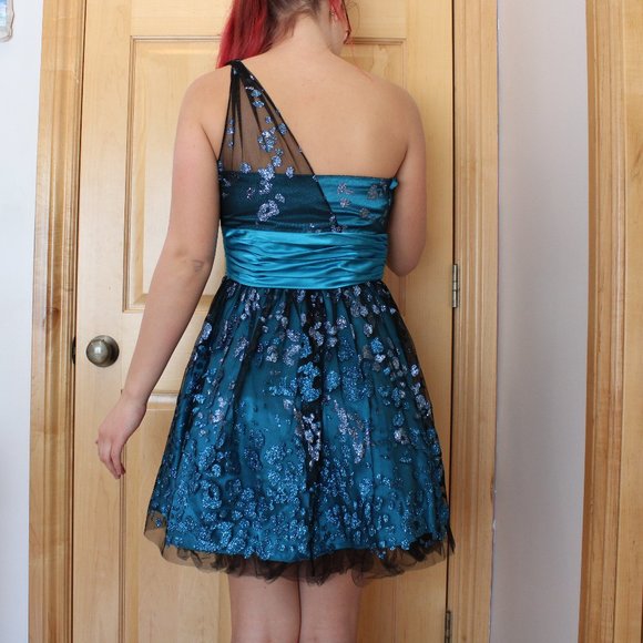 Homecoming Dress - Picture 2 of 6